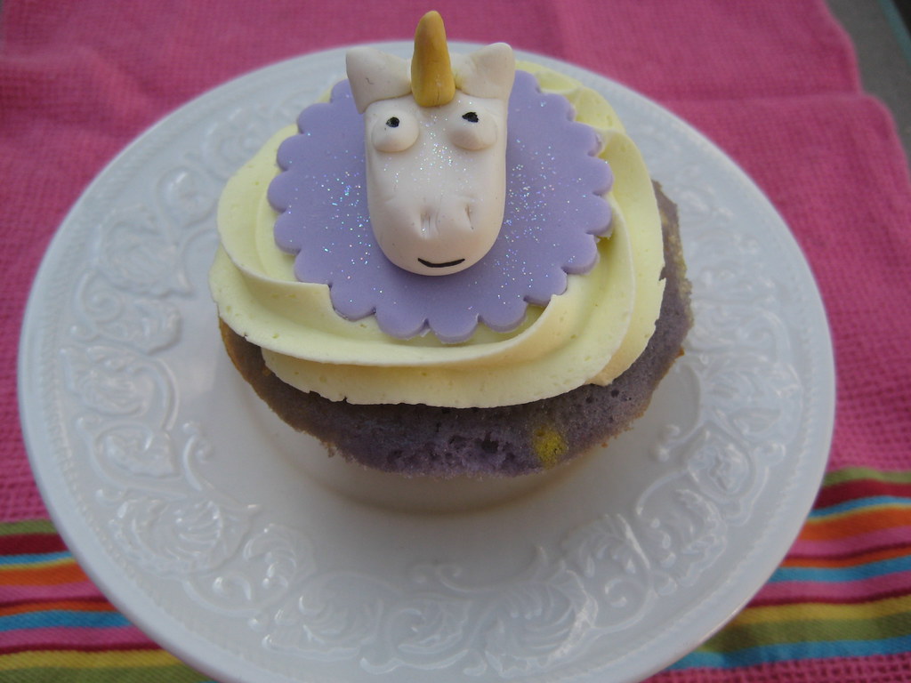 Kids holiday cooking classes Unicorn cupcakes