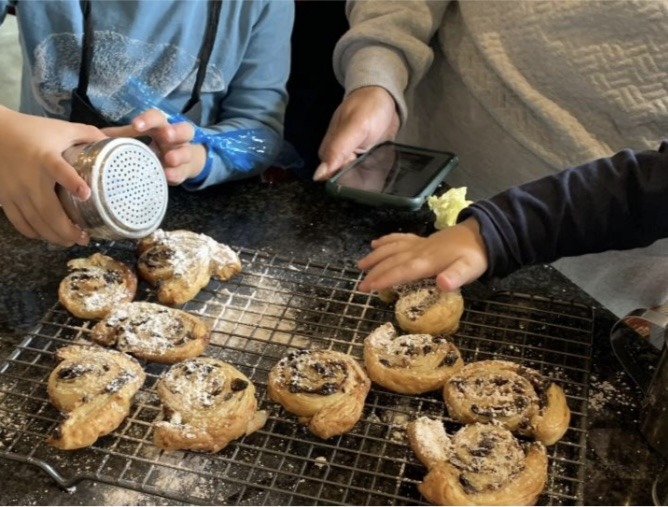 children's holiday cooking cinammon buns